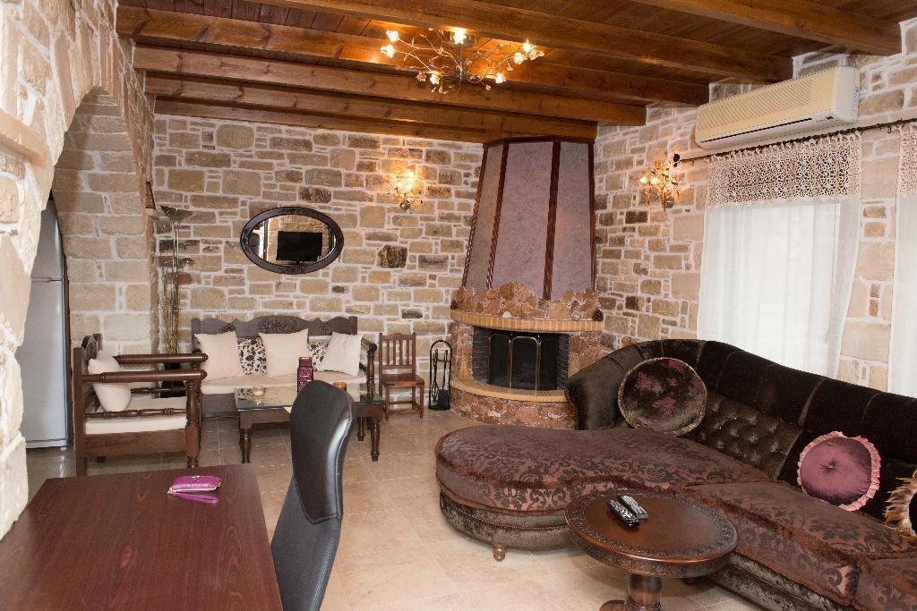 Villas Alexandros Petrino Kalamaki  Phòng bức ảnh