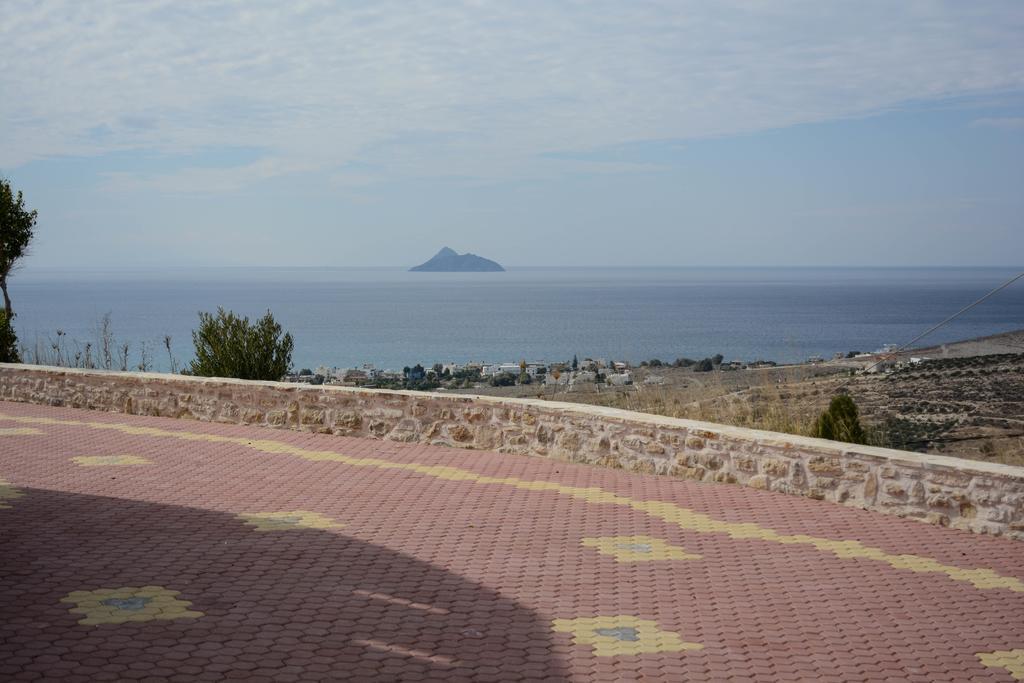 Villas Alexandros Petrino Kalamaki  Phòng bức ảnh